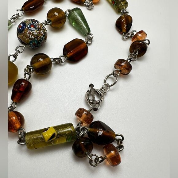 Vintage ALL GLASS and silver tone hardware necklace with "tassel" pendant! - Picture 2 of 12